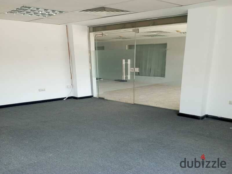 Office space 120 sqm in Bank Center 14