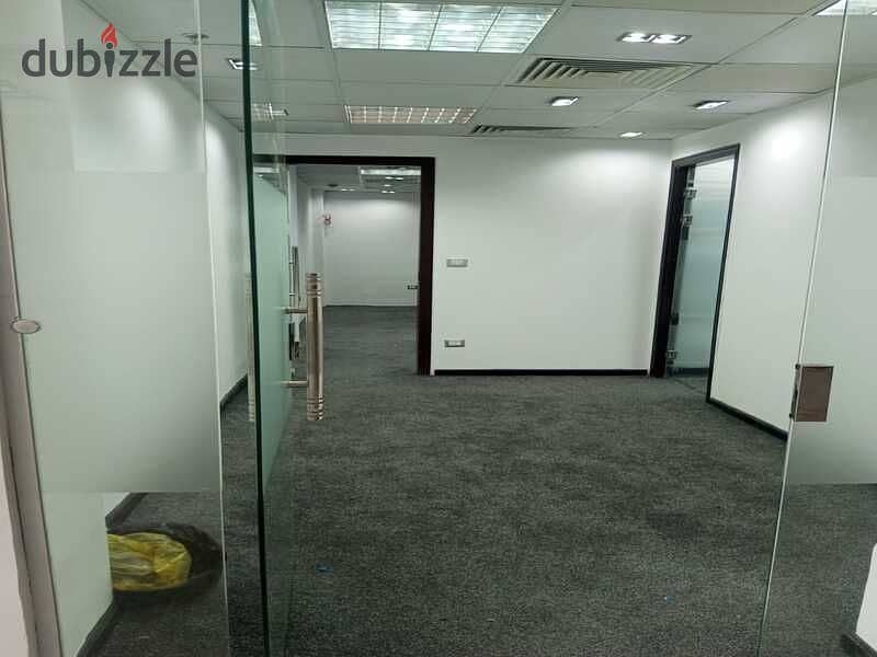 Office space 120 sqm in Bank Center 17