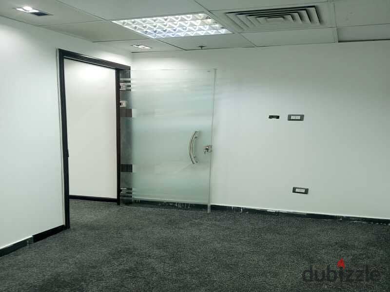 Office space 120 sqm in Bank Center 19