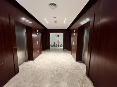 Office space 200 sqm in Bank center