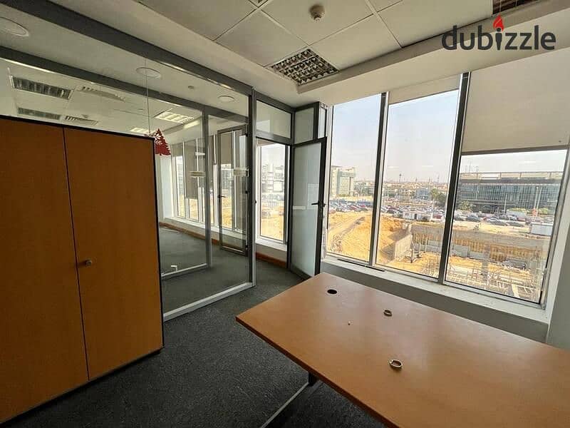 Office space 200 sqm in Bank center 1