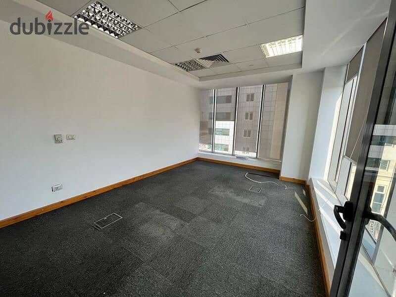 Office space 200 sqm in Bank center 2