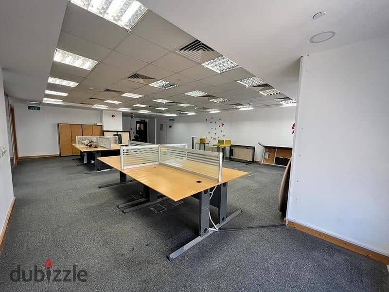 Office space 200 sqm in Bank center 8