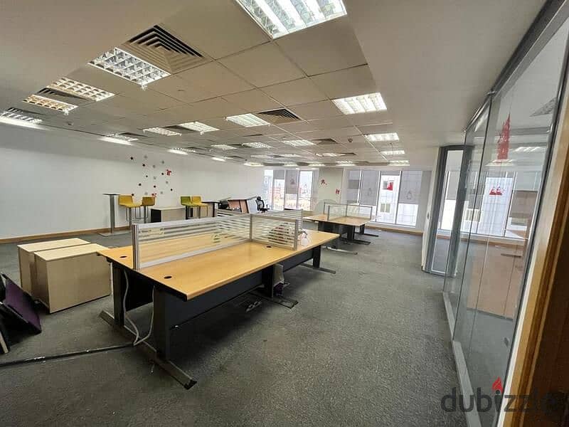 Office space 200 sqm in Bank center 9