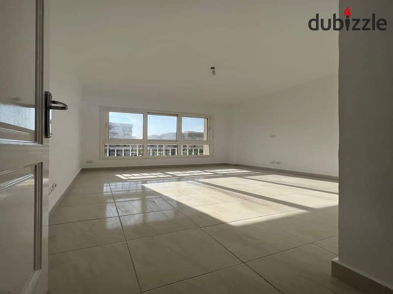 Apartment for rent, 200 m, first residence, fifth floor, wonderful view, with some finishing 5