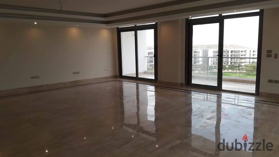 شقة 145م واخدة full garden view قدام فندق كمبنيسكي بكمبوند taj city 5