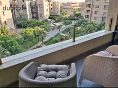 شقة 214م مكونة من (4غرف ماستر ) للبيع فى Palm hills