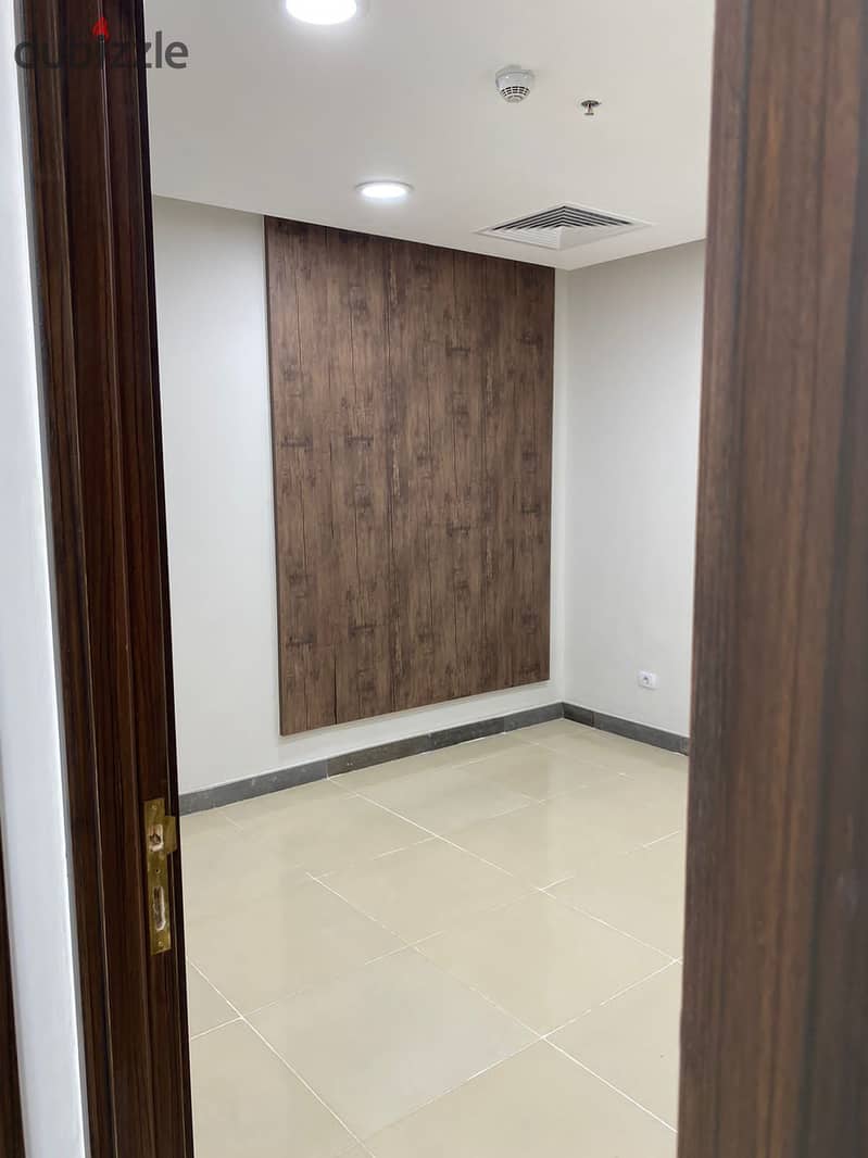 مكتب او عيادة للايجار في تريفيوم مول امام كابيتال بيزنس بارك و بارك ستريت office for rent in trivium 1