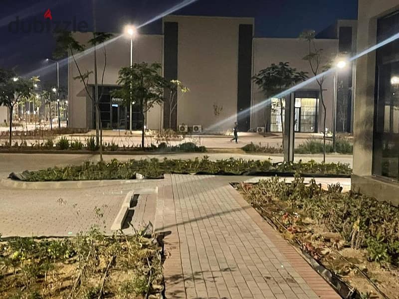 شقه 201م للبيع في التجمع الخامس داخل كمبوند ديستريكت 5 district 5  بجانب الجامعه الالمانيه GUC 2