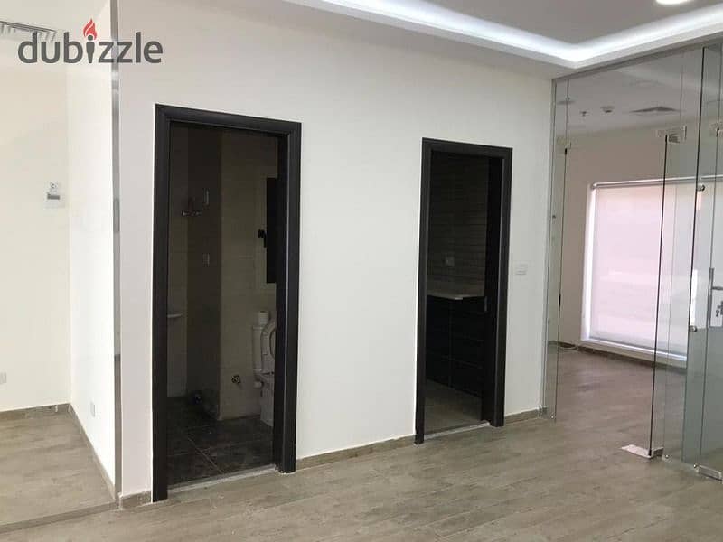 مكتب للايجار في الكورت يارد قلب الشيخ زايد  office for rent in the courtyard el sheikh zayed 2