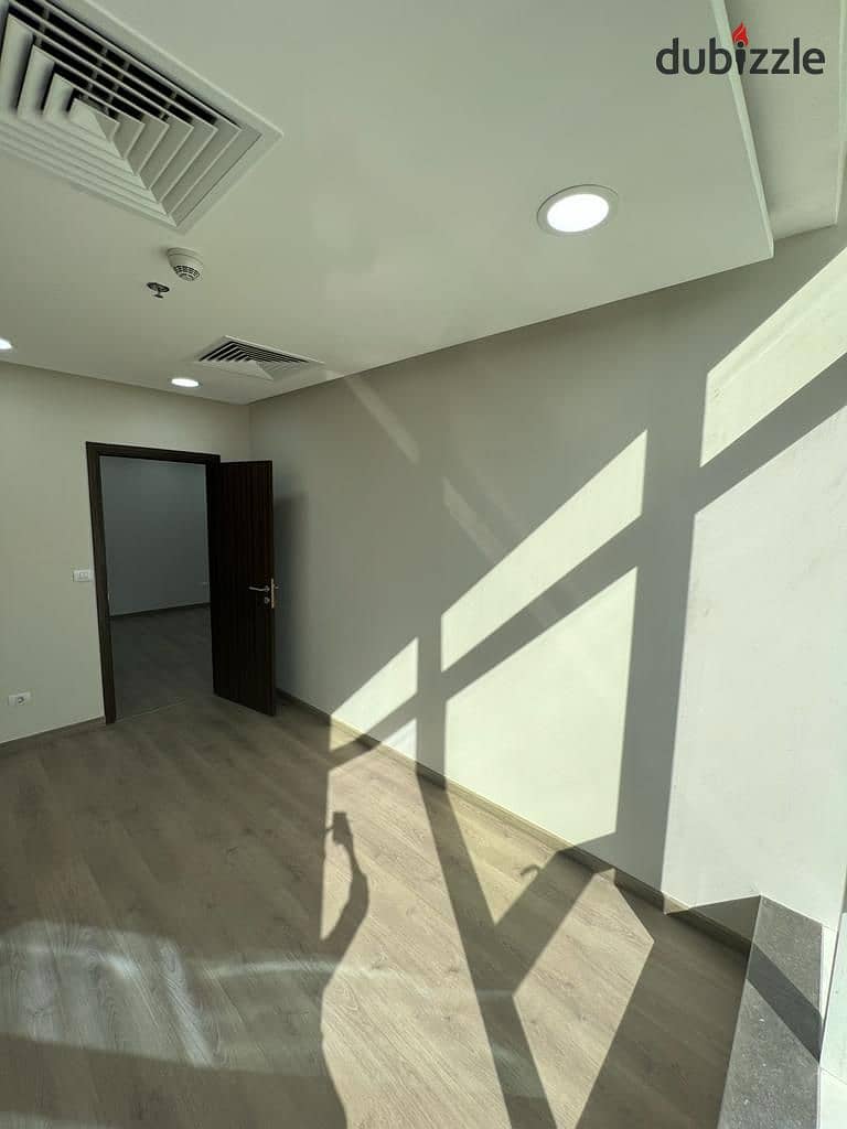 مكتب للايجار في تريفيوم مول امام كابيتال بيزنس بارك و بارك ستريت  office for rent in trivium business complex in front of park street 9