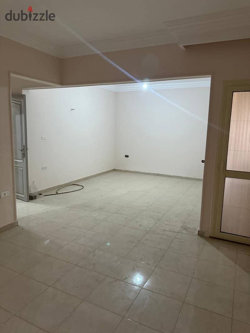 Penthouse for rent in the first district, near the southern 90th, Cairo Festival, and Downtown  nautical  Super deluxe finishing 5