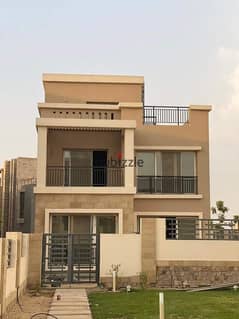 Villa for sale with a private garden, in installments, on a very special view, on the landscape, in front of Cairo Airport, in the Taj City compound. 0