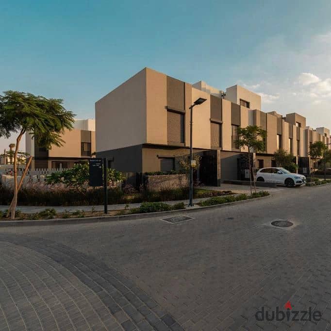 Townhouse for sale with a 5% down payment over 7 years in New Cairo, Al Burouj Compound 2