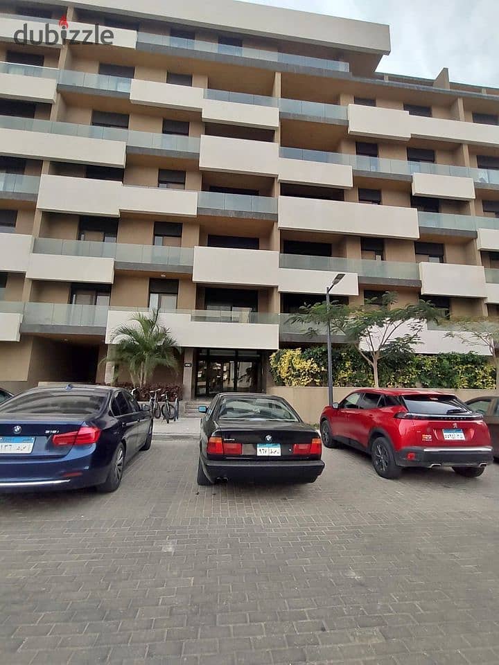 Townhouse for sale with a 5% down payment over 7 years in New Cairo, Al Burouj Compound 3