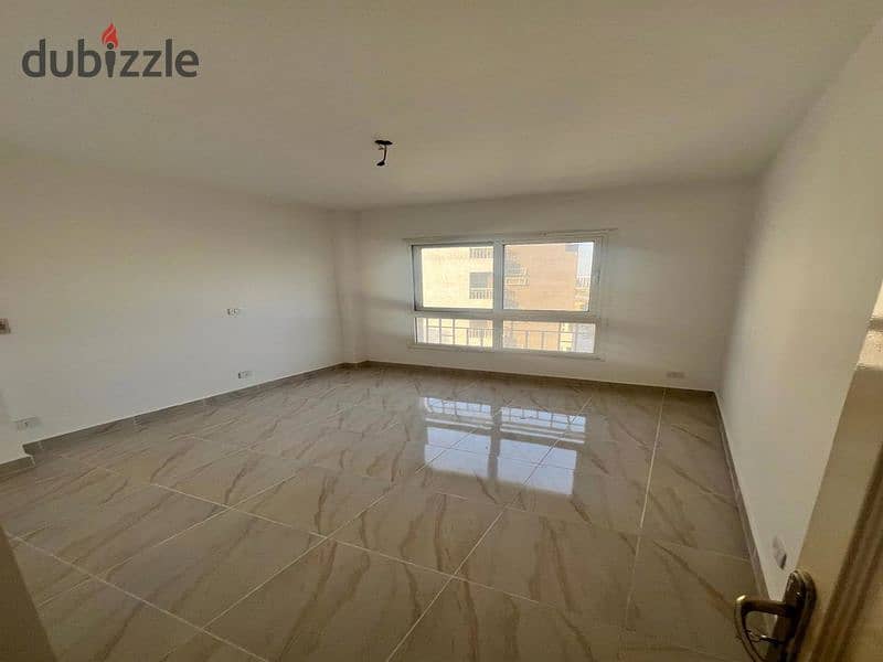 Exclusive apartment for sale in Madinaty View and Edgarn, area of ​​165 square meters, in B10 5