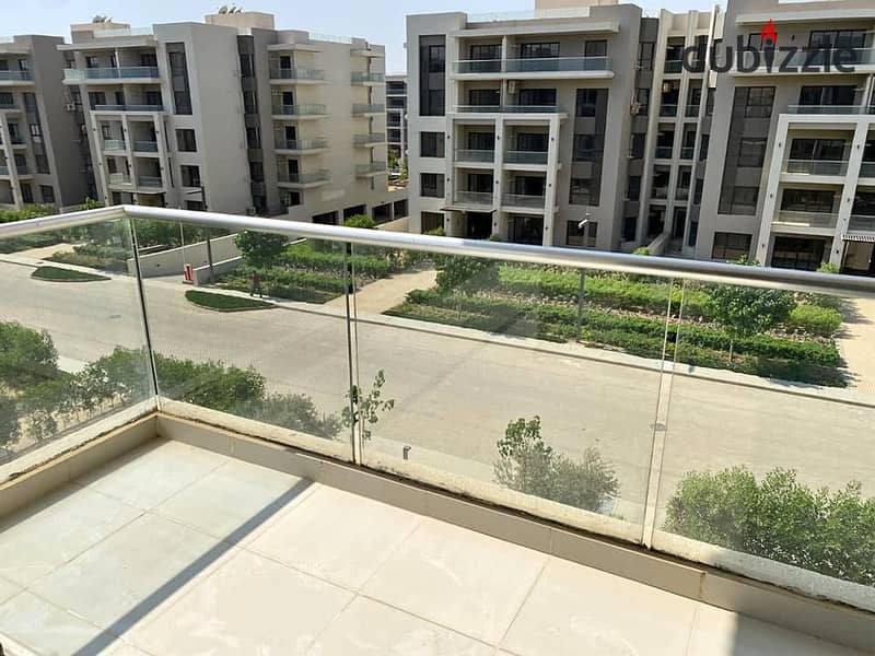 Apartment with garden for sale, immediate receipt, fully finished, in the Fifth Settlement, next to Palm Hills, in The Address East Compound 2