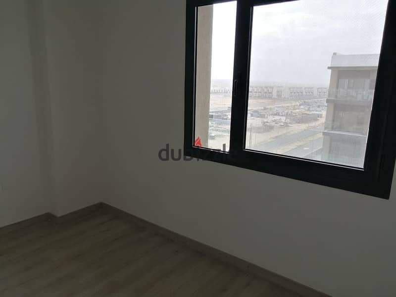 Apartment for sale, fully finished, immediate delivery, with the lowest down payment , near Shorouk City, in al burouj compound 6