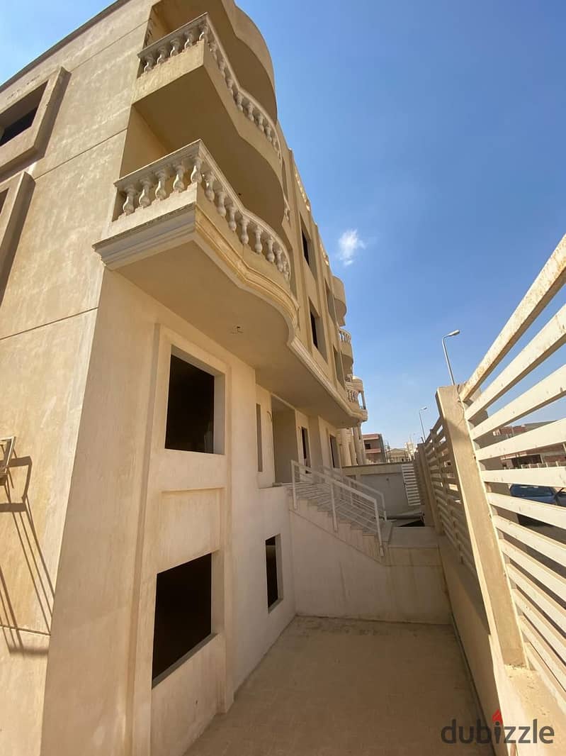 villa 2400m for sale in new cairo tamr hena compound 0