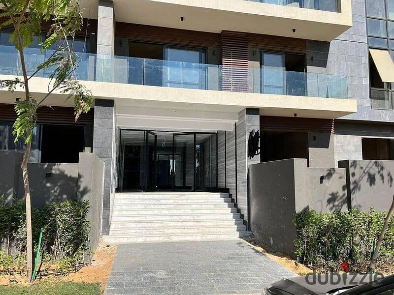 بنتهاوس للبيع بروف مفتوح على جولدن سكوير بسعر لقطه Penthouse for sale with open roof on Golden Square at a snapshot price 1