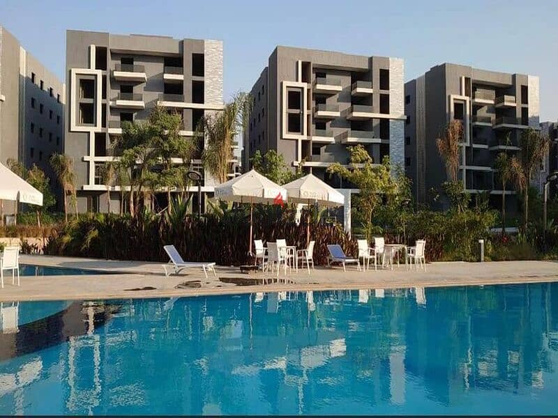 apartment for sale, ready for delivery, in 6th of October Compound, with a view of the pyramids  شقه لقطه للبيع جاهزه للاستلام كمبوند 6 اكتوبر بفيو ال 8