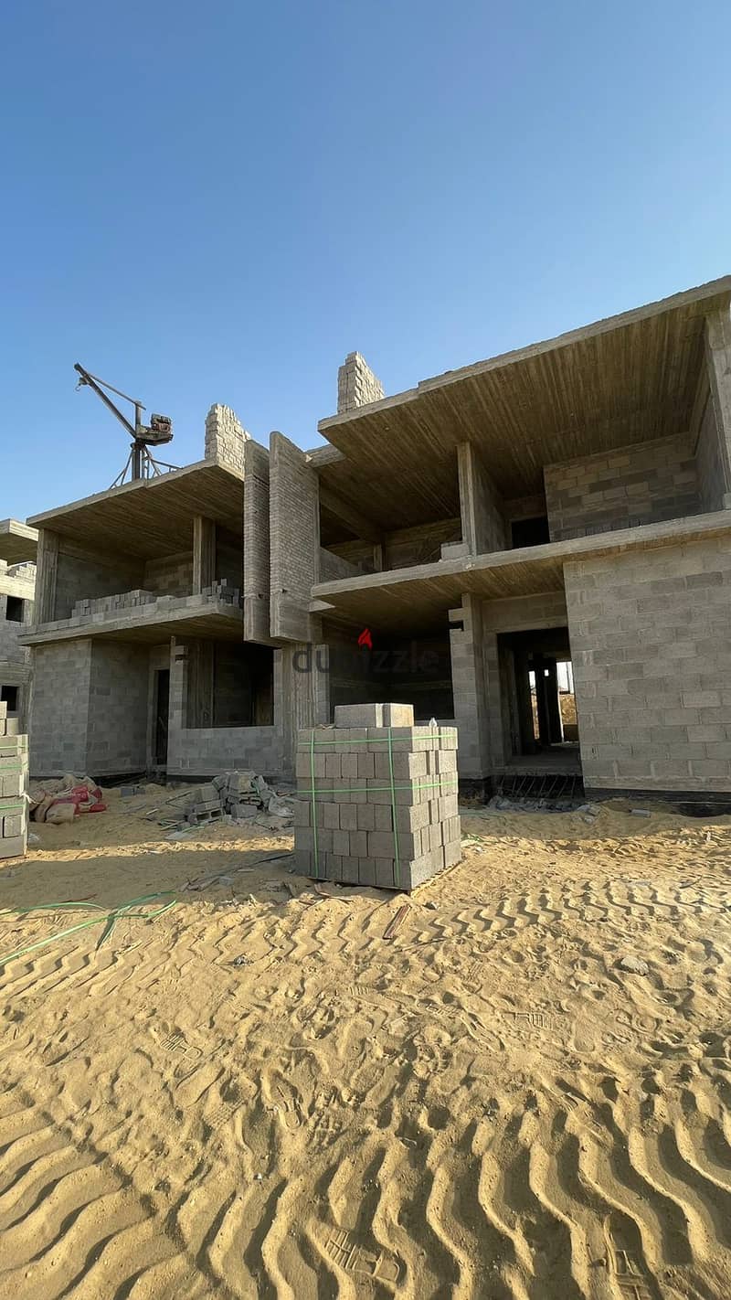 تاون هاوس للبيع  أمام بيفرلى هيلز الشيخ زايد كمبوند ليفيلز ديونز  town house in dunes 1