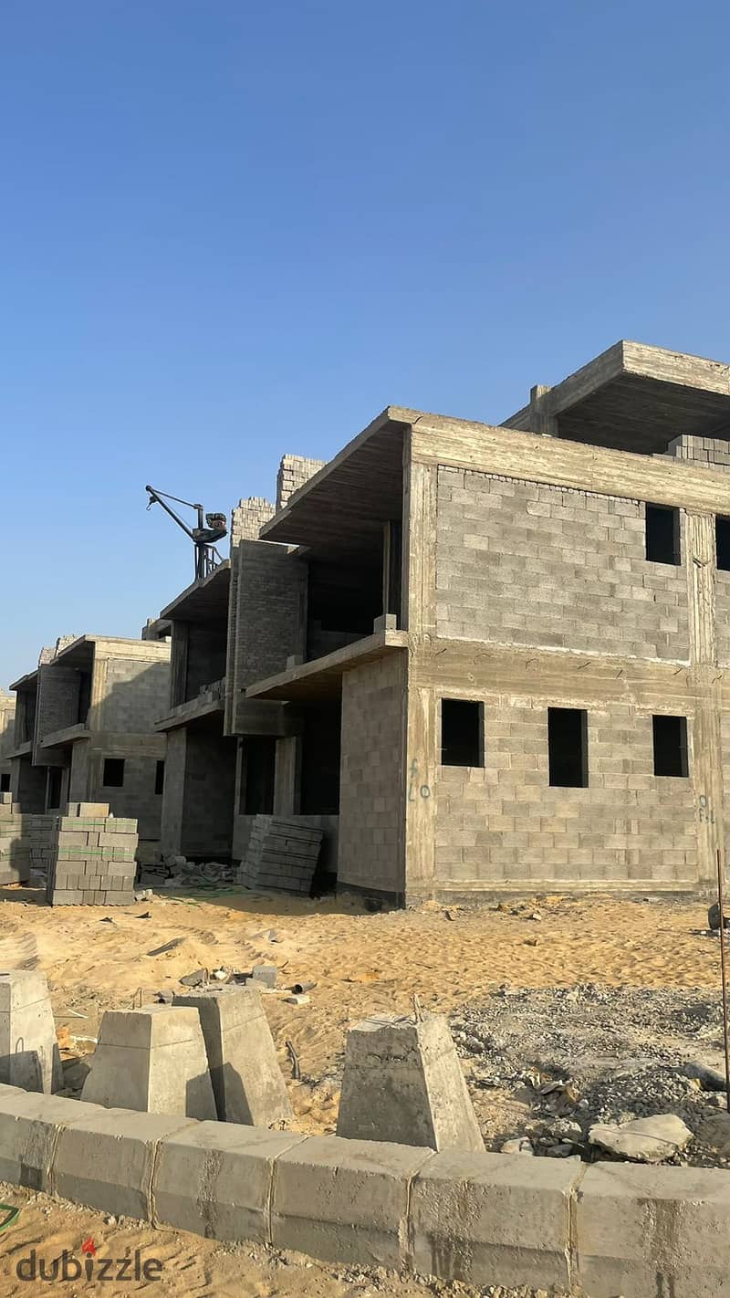 تاون هاوس للبيع  أمام بيفرلى هيلز الشيخ زايد كمبوند ليفيلز ديونز  town house in dunes 11