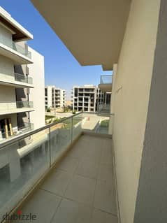 Apartment for sale, immediate receipt, double view, next to the AUC, down payment 2 million and 500 thousand, and the rest in installments