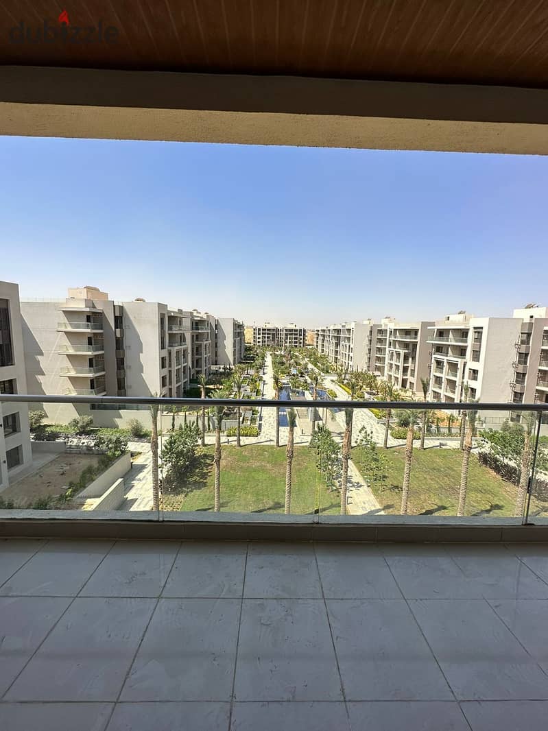 Apartment for sale, immediate receipt, double view, next to the AUC, down payment 2 million and 500 thousand, and the rest in installments 4