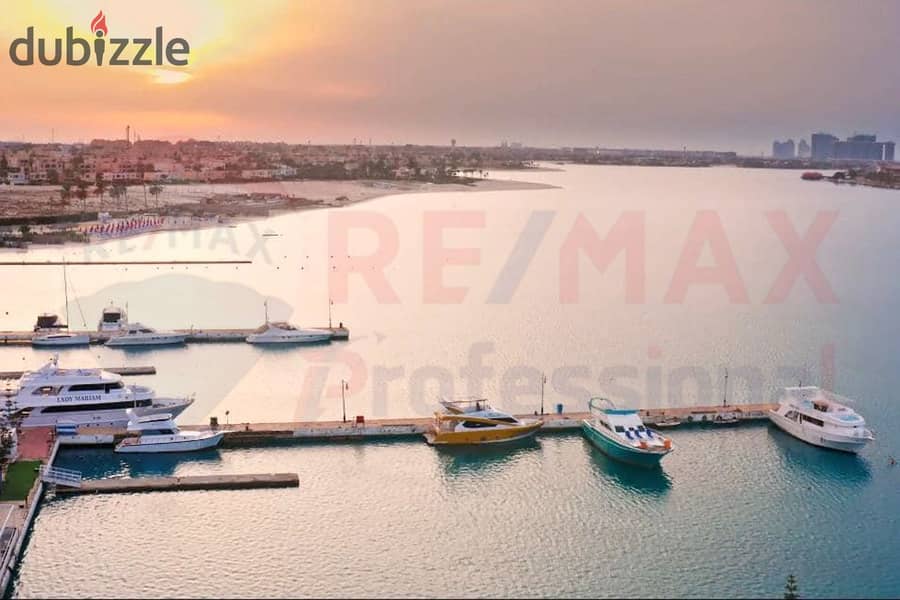 Own a 146 m chalet + 48 m penthouse in the best location in Marina 8 14