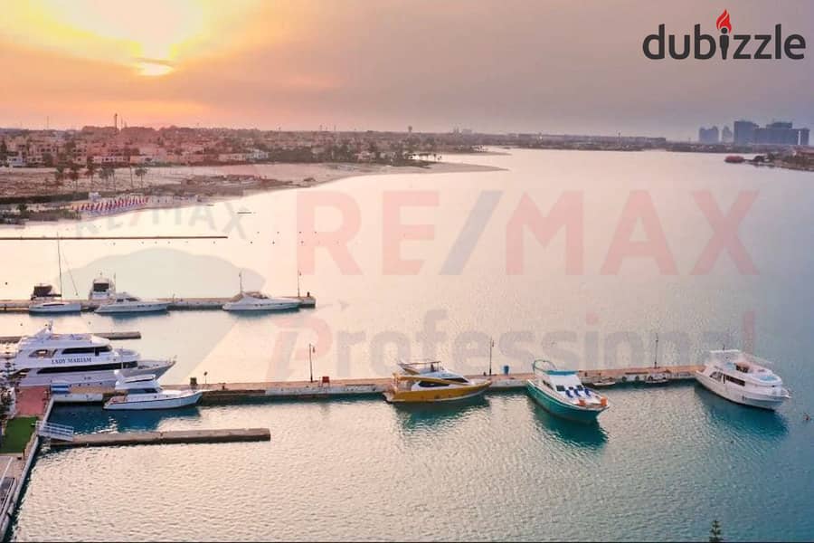 Own a 146 m chalet + 48 m penthouse in the best location in Marina 8 19