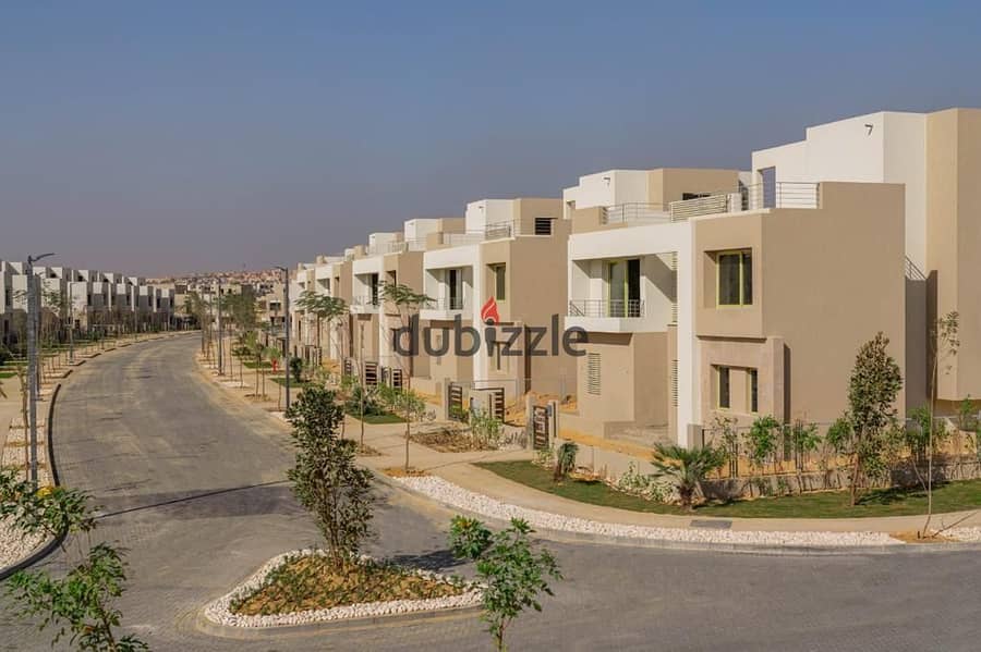 فيلا للبيع في ارقي الكمبوندات  the crown palm hills  في الشيخ زايد مقدم 10% وقسط علي 6 سنين 1