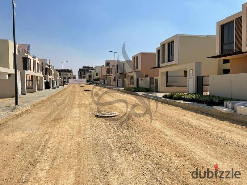 شقه ارضي بجاردن بمقدم واقساط بسعر لقطه للبيع في سوديك ايست الشروق Apartment Ground floor under market price for sale in sodic east El Shorouk 2