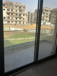 شقة دور اول   للايجار  بموقع متميز في Villette V Residence    جاهزة للانتقال