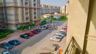 3 bedrooms, 136 square meters, with a 130-meter garden, in front of the airport, near Nasr City and New Cairo, and at the entrance to the compound