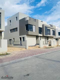 Townhouse for sale in Badiya Compound by Palm Hills "Yassin Mansour," the first smart compound in the heart of October City, located after MSA Univers