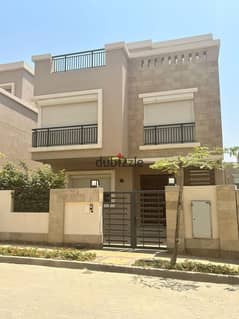 Villa for sale, ground, first and roof, in a very special location in New Cairo, directly in front of Cairo Airport, Taj City Compound 0