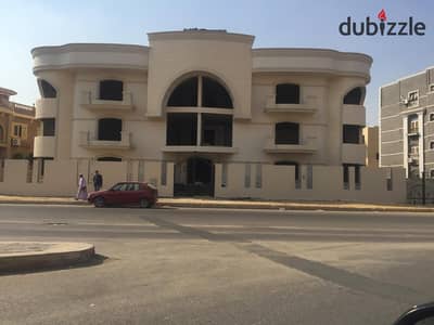 Receive it immediately, own your investment, a  Bizment for investment (showroom), 550 m in Narges, in the heart of the Fifth Settlement, ready