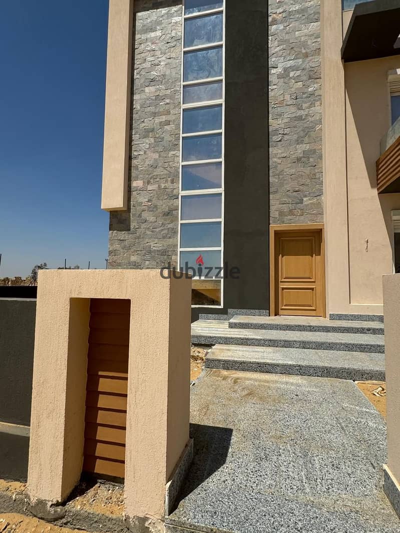 Twin house with a 238 sqm garden in The Yard compound by Palmier Developments, directly on the Boulevard axis. 4