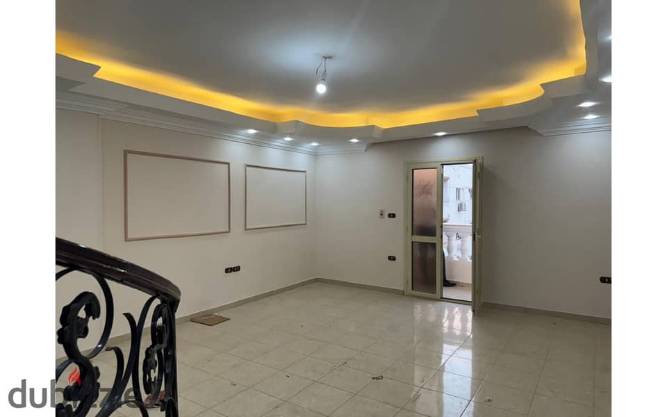 Penthouse in the Fifth Settlement, First District / بنتهاوس بالتجمع الخامس الحي الاول ڤيلات 9