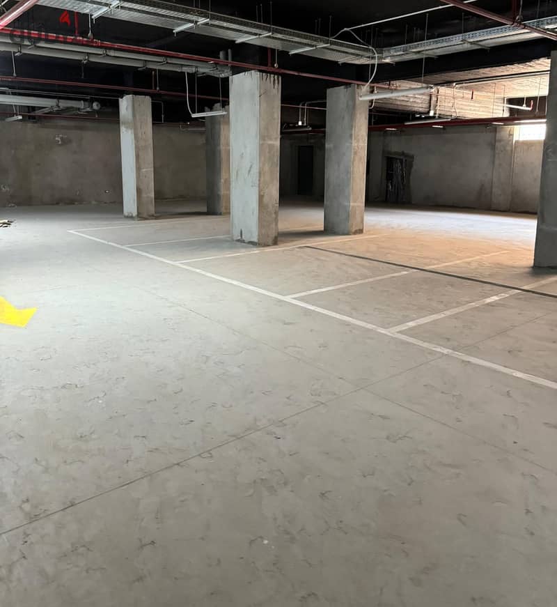 Commercial shop for rent in a prime location in the Fifth Settlement  بالتجمع الخامس 2