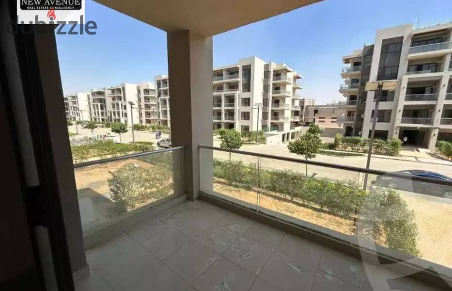 شقة للبيع في كومباوند address east new cairo متشطبة بالكامل 6