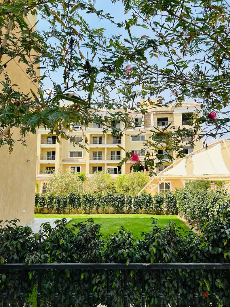 Your entire apartment has a garden view in Sarai, a 130m apartment with two rooms and a large garden of 322m in the Esse phase in Sarai Compound in Ne 8