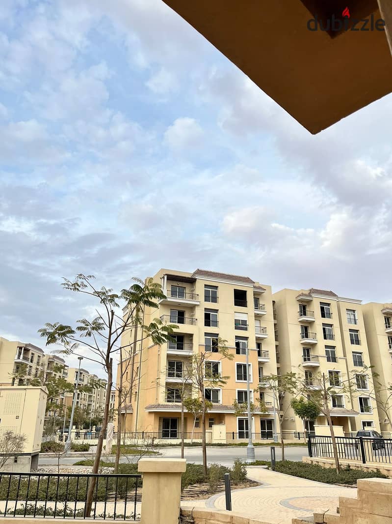 A distinguished location in Sarai Compound. Get a 218-square-meter triplex apartment with a 127-square-meter roof on a direct view, surrounded by Madi 5