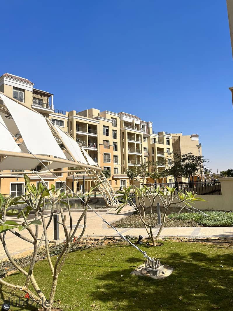 A distinguished location in Sarai Compound. Get a 218-square-meter triplex apartment with a 127-square-meter roof on a direct view, surrounded by Madi 7