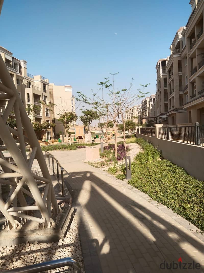 A distinguished location in Sarai Compound. Get a 218-square-meter triplex apartment with a 127-square-meter roof on a direct view, surrounded by Madi 8