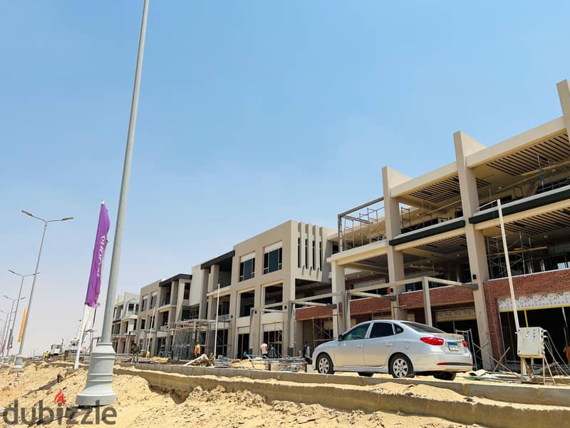 Town House Middle 206m + Garden 58m and Roof 14m 4 floors for sale in Sarai Compound in Mostakbal City with different divisions in installments over 8 8