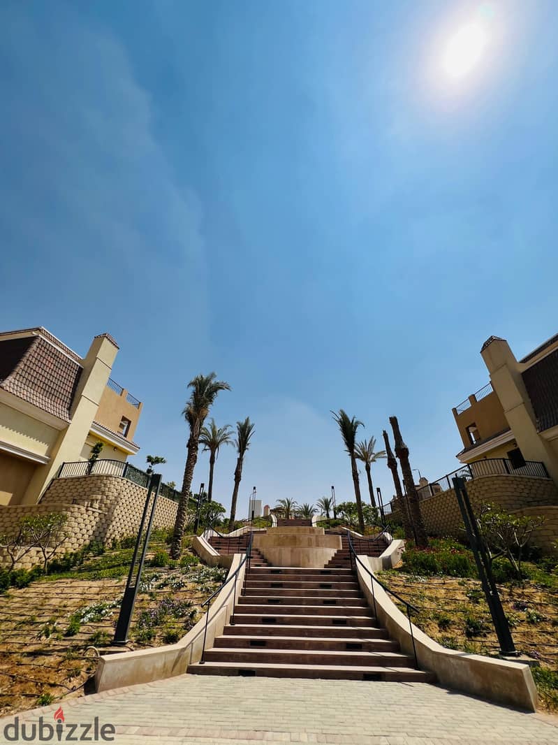 On the Suez Road, a stand-alone villa for sale in installments, area 198 m, with a landscape view in Sarai Compound, with a 5% down payment and 5% aft 16