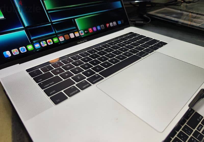 Apple Macbook pro 2017 15" 5