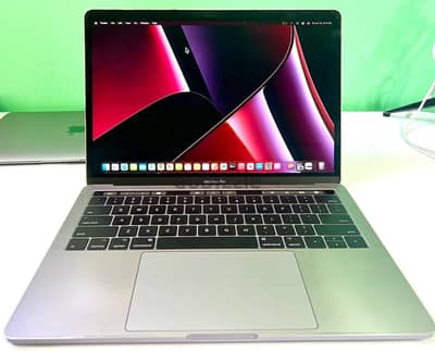 MacBook pro 2017 13 inch core i5 Ram 8GB HD 500GB Touch Bar